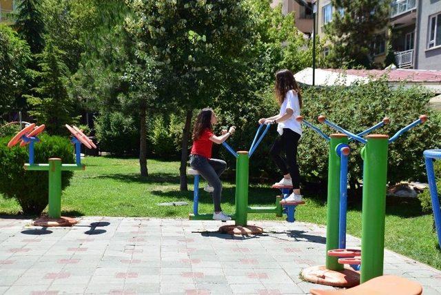 Parklardaki Spor Aletleri Kullanımına Dikkat