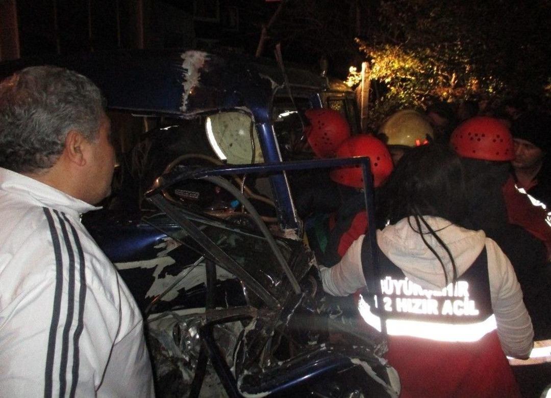 (&ouml;zel Haber) Alkoll&uuml; S&uuml;r&uuml;c&uuml; Yılın Son Saatlerinde Dehşet Sa&ccedil;tı, 3 Yaralı
