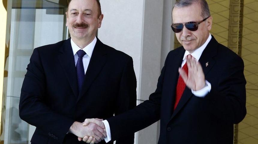 Cumhurbaşkanı Erdoğan, İlham Aliyev’i Resmi Törenle Karşıladı