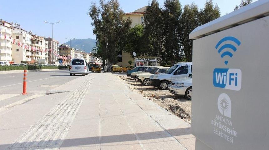Finike’de Ücretsiz İnternet Dönemi Başladı