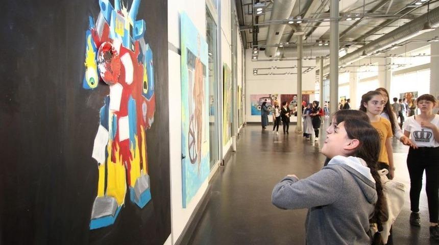 &Ouml;ğrencilerin G&ouml;z&uuml;nde Seka Kağıt M&uuml;zesi Tuvale Aktarıldı