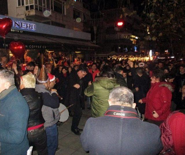 Bağdat Caddesi Yeni Yılı Davul Zurna İle Karşıladı