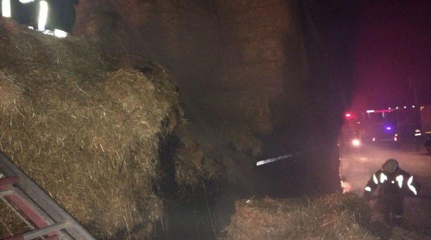 Saman Y&uuml;kl&uuml; Tır Yandı