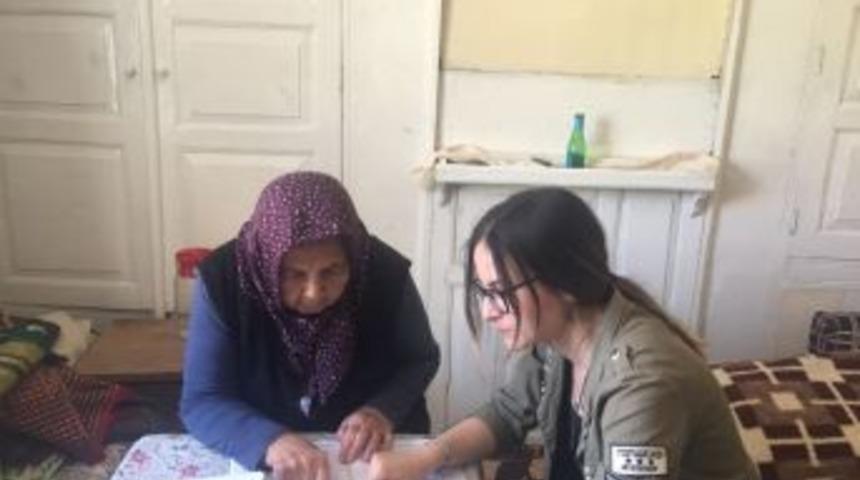 84 Yaşında Okuma Yazma &Ouml;ğreniyor