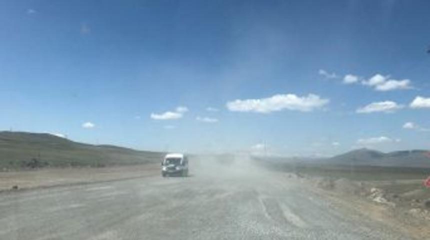 &Ccedil;ıldır-ardahan Arasındaki B&ouml;l&uuml;nm&uuml;ş Yol Tehlike Oluşturuyor