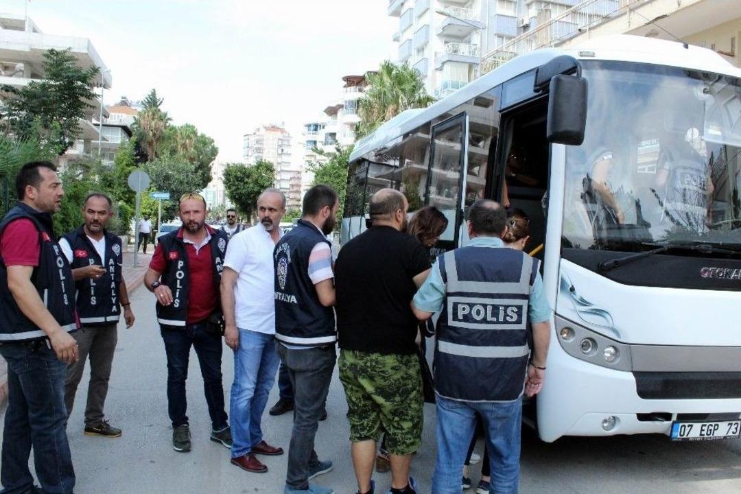 Almanya&rsquo;da Yaşayan Gurbet&ccedil;ilere Fet&ouml; Dolandırıcılığı