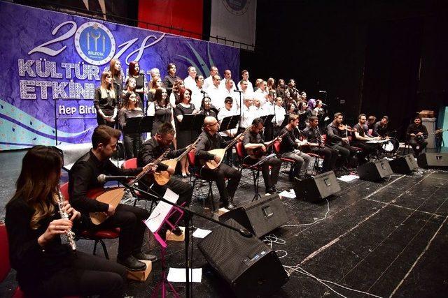 Türk Halk Müziği Korosu’ndan Muhteşem Konser