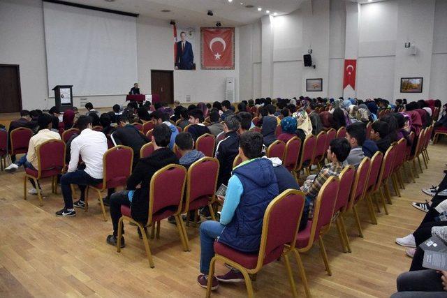 Muş’ta İmza Ve Söyleşi Gününün 7’ncisi Düzenlendi