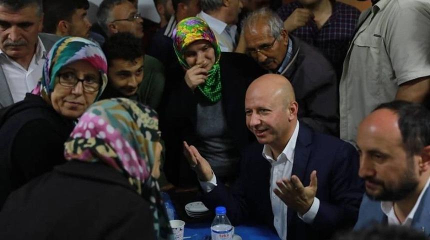 Başkan &Ccedil;olakbayrakdar, Her G&uuml;n Farklı Mahallede Esnaf Ve Vatandaşlarla Buluşuyor