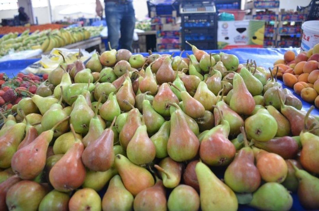 Bilecik&rsquo;in Yerli &rsquo;orak&rsquo; Armudu Kilosu 7 Liradan Pazar Tezgahlarında