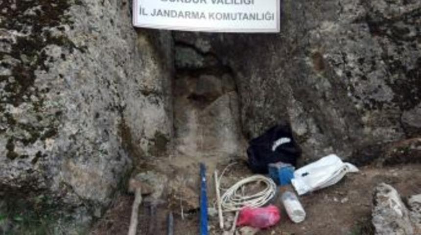 Burdur&rsquo;da İzinsiz Kazıya Su&ccedil;&uuml;st&uuml;