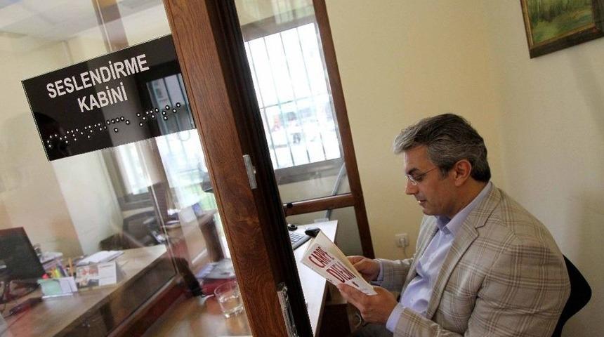 Karşıyaka&rsquo;daki Bu K&uuml;t&uuml;phanede Engel Yok