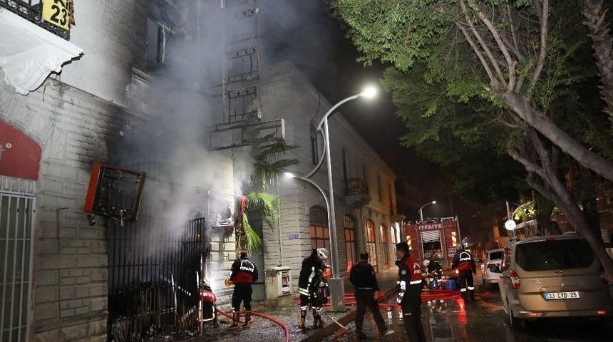 Mersin&rsquo;de İş Yeri Yangını Korkuttu