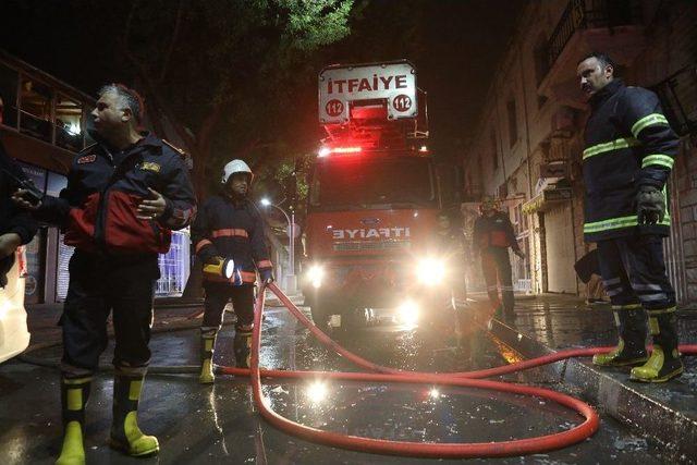 Mersin’de İş Yeri Yangını Korkuttu