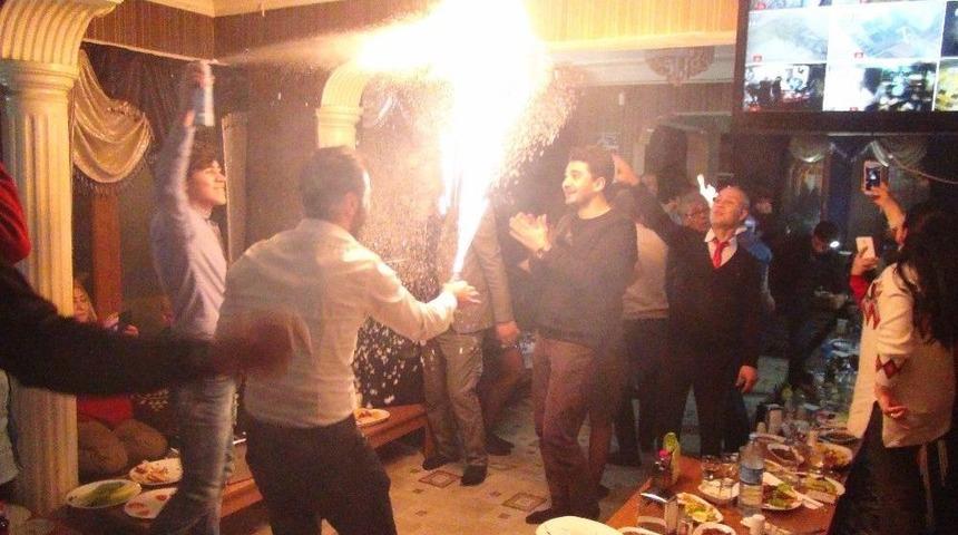 2018 Yılına Davul Zurna Eşliğinde Halay &Ccedil;ekerek Girdiler