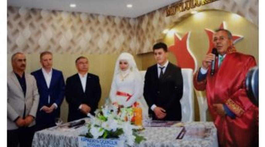 Mermer Oğlunun Nikahını Kıydı