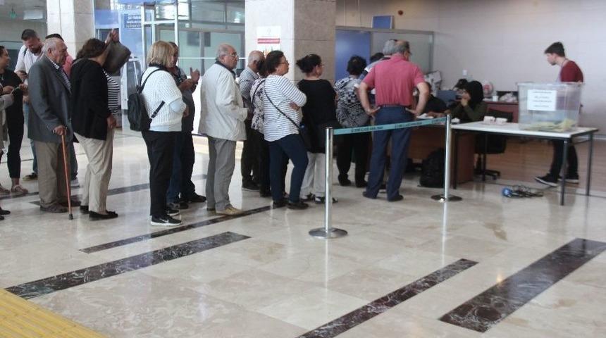 Gurbet&ccedil;iler Oy Kullanmaya Devam Ediyor