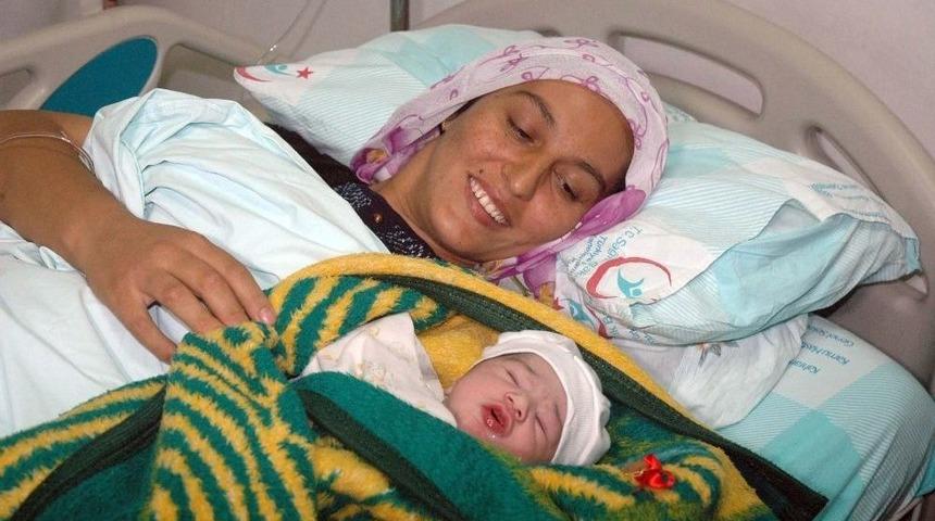 Yeni Yılın İlk Bebeği Emine S&uuml;meyye