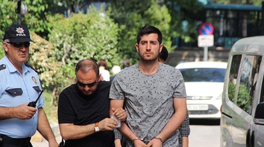 Karısını Ve Sevgilisi Olduğunu İleri S&uuml;rd&uuml;ğ&uuml; Şahsı &Ouml;ld&uuml;ren Adam Adliyeye Sevk Edildi