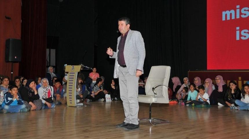 Akşehir&rsquo;de Eğitimci - Yazar Alişan Kapaklıkaya Konferans Verdi