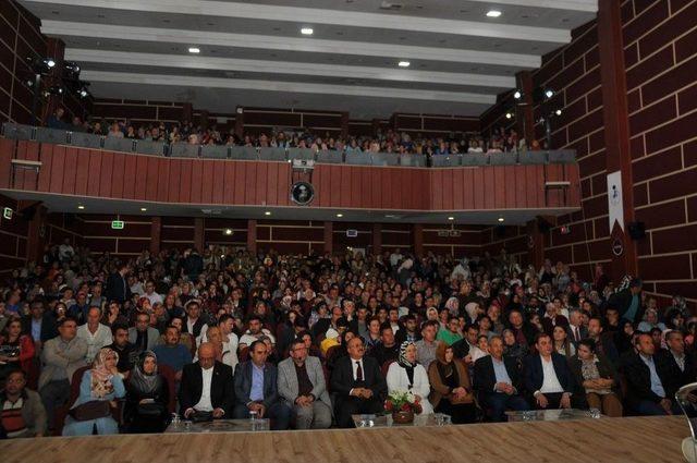 Akşehir’de Eğitimci - Yazar Alişan Kapaklıkaya Konferans Verdi