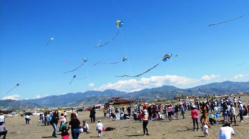 Samandağ Sahilinde U&ccedil;urtma Şenliği