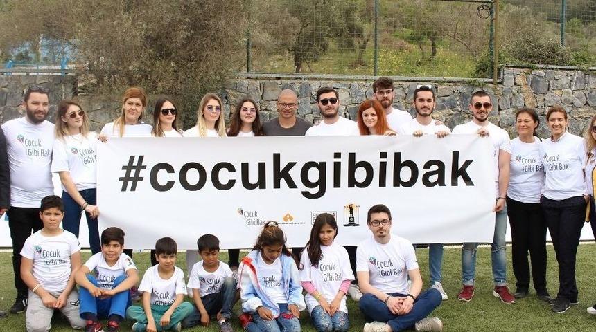 İzmir Ekonomili İletişimcilerden &ldquo;&ccedil;ocuk Gibi Bak&rdquo; Projesi