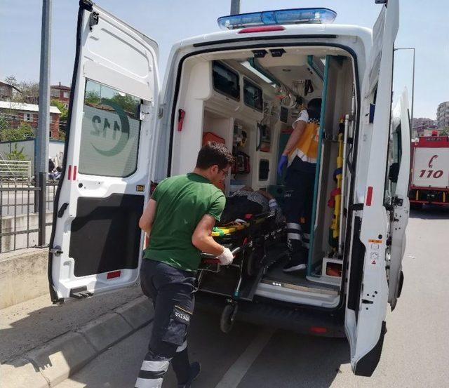 Su Kanalına Düşen Yaşlı Adamı İtfaiye Eri Sırtına Alarak Kurtardı