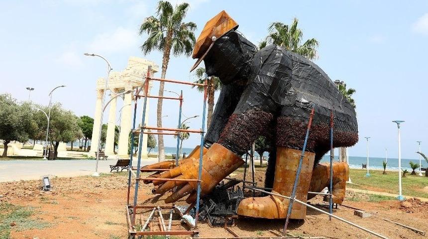 Mersin&rsquo;de Dev Boyutlarda Botanik Heykeller İnşa Ediliyor