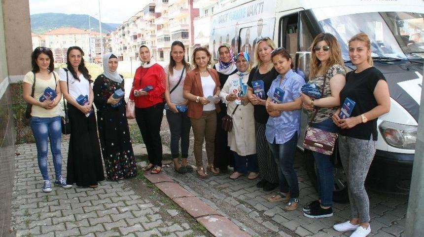 Devrek&rsquo;te Ak Kadınlar Kapı Kapı Dolaşarak Broş&uuml;r Dağıttı