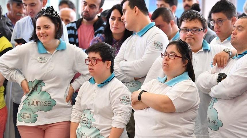 &Uuml;sk&uuml;dar&rsquo;da Engelsiz Kariyer Fuarı Başladı