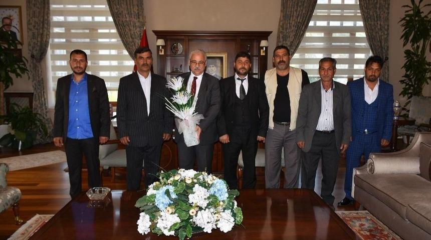 Manisalı Romanlar Vali G&uuml;ven&ccedil;er&rsquo;e Yaşadıkları Sıkıntıları Anlattı