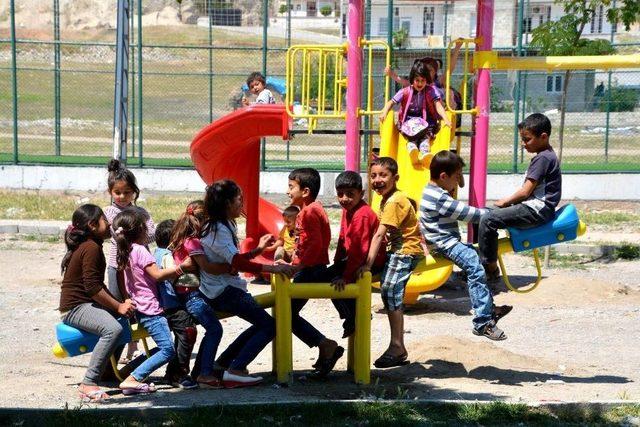 Birecik&rsquo;te Peyzaj &Ccedil;alışmaları Devam Ediyor 1