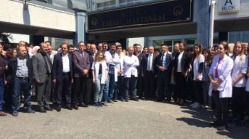 Trabzon&rsquo;da Doktora Darp Protesto Edildi