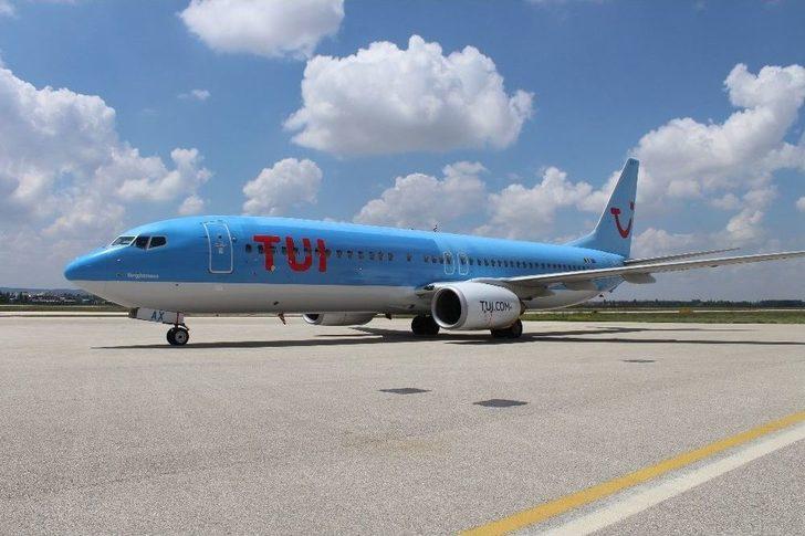 10 Bininci Yolcu Çiçekle Karşıladı G3