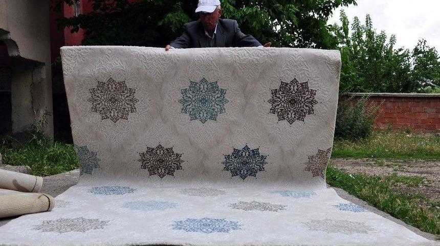 Kuruması İçin Asılan Halıları Çaldılar