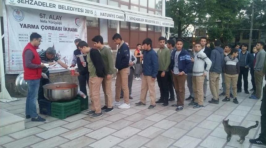 Manisalılar 57. Alay İ&ccedil;in Y&uuml;r&uuml;d&uuml;