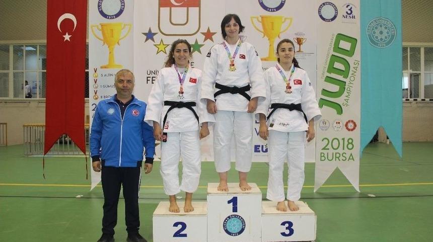 &Uuml;niversitelerarası Judo Turnuvası&rsquo;nda Kazananlar Belli Oldu