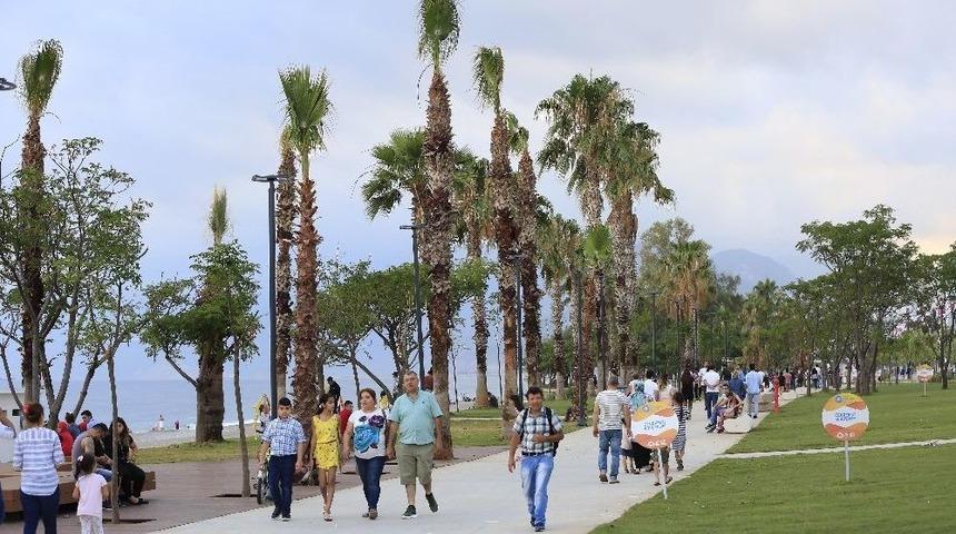 Konyaaltı Sahili Yaşam Merkezi Oldu