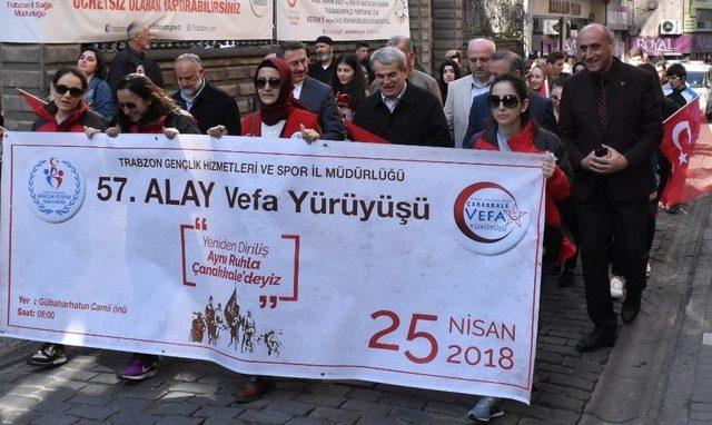 Çanakkale’de Destan Yazan 57. Alay İçin 102 Metrelik Bayrakla Vefa Yürüyüşü Yapıldı 2