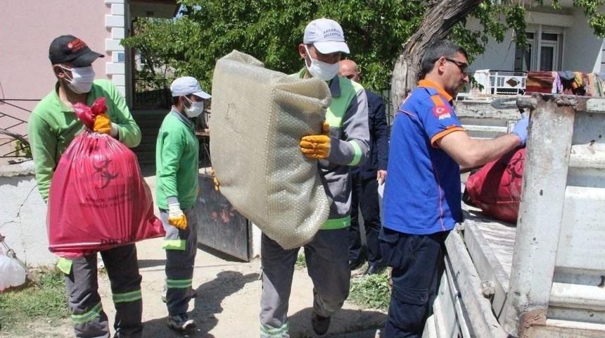 Karantinadaki Evlerin Bazı Eşyaları İmha Edilmek Üzere Götürüldü