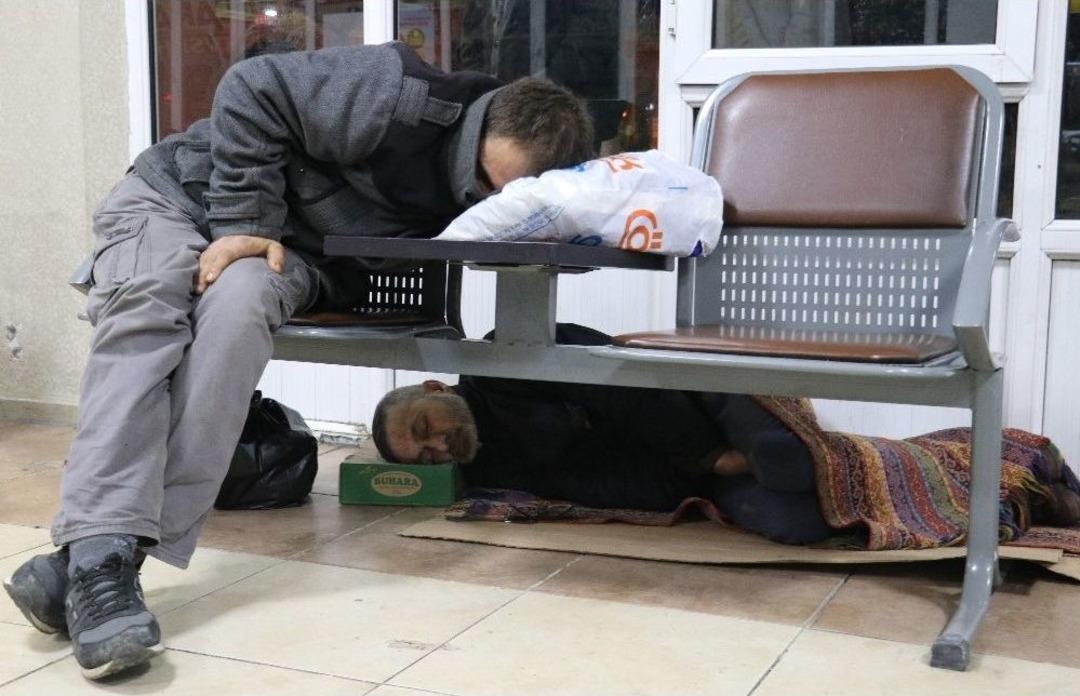 Evsizler, 2018&rsquo;e Banklarda Veya Yerde Yatarak Girdi
