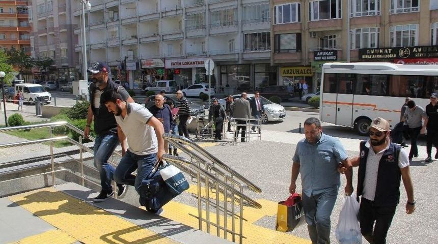 7 İldeki "kripto&rdquo; Fet&ouml; Operasyonunda Zanlılar Adliyeye Sevk Edildi