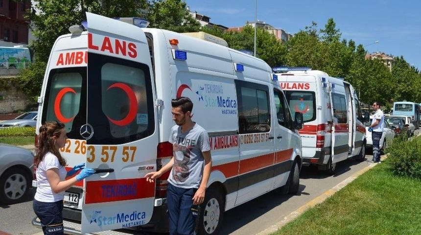 2 Minib&uuml;s &Ccedil;arpıştı, 4 Yolcu Yaralandı