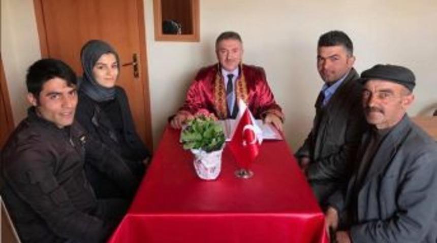 &Ccedil;ıldır M&uuml;ft&uuml;s&uuml; İlk Resmi Nikahını Kıydı