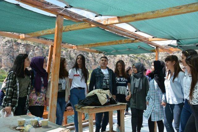 Öğrenciler Atatürk Barajını Ve Halfeti’yi Gezdi