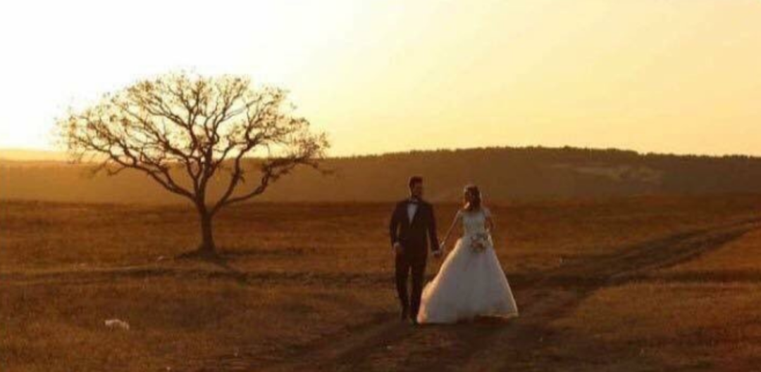 Buna y&uuml;rek dayanmaz! Şehit eşi d&uuml;ğ&uuml;n fotoğraflarını tek başına &ccedil;ektirdi