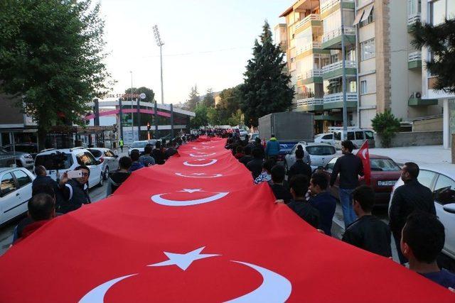 Isparta’da 103 Metrelik Türk Bayrağıyla 57.alay Anısına Vefa Yürüyüşü