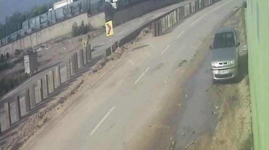 K&ouml;peği Ezdi, Ardına Bakmadan Ka&ccedil;tı...o Anlar Kamerada