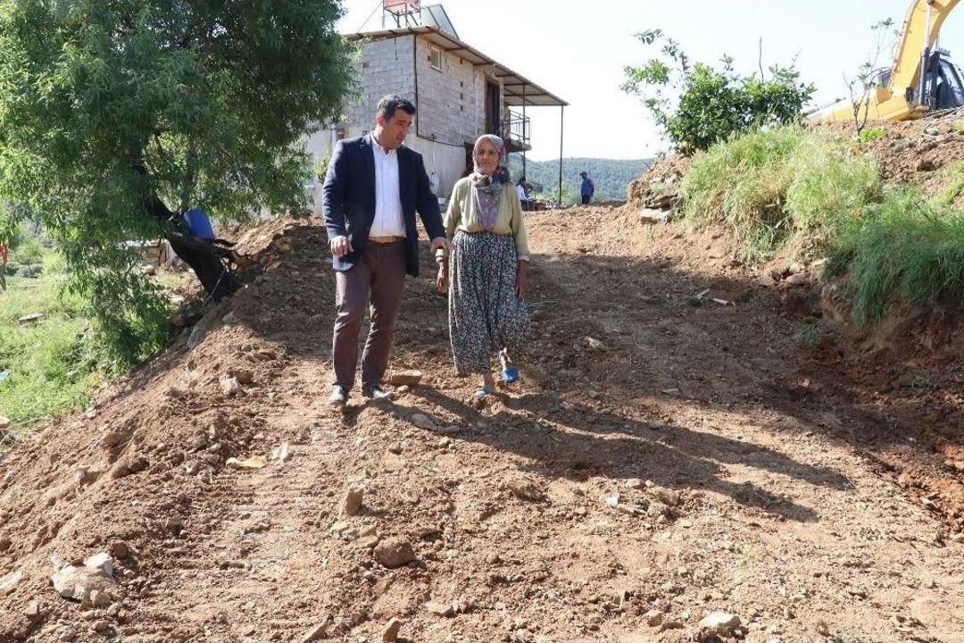 Neziha Teyze&rsquo;nin 60 Yıllık Yol Sorunu &Ccedil;&ouml;z&uuml;ld&uuml;